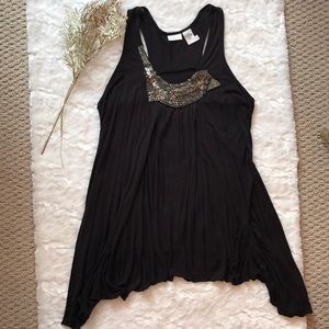 Newport News! Black long shirt 🌹❤️